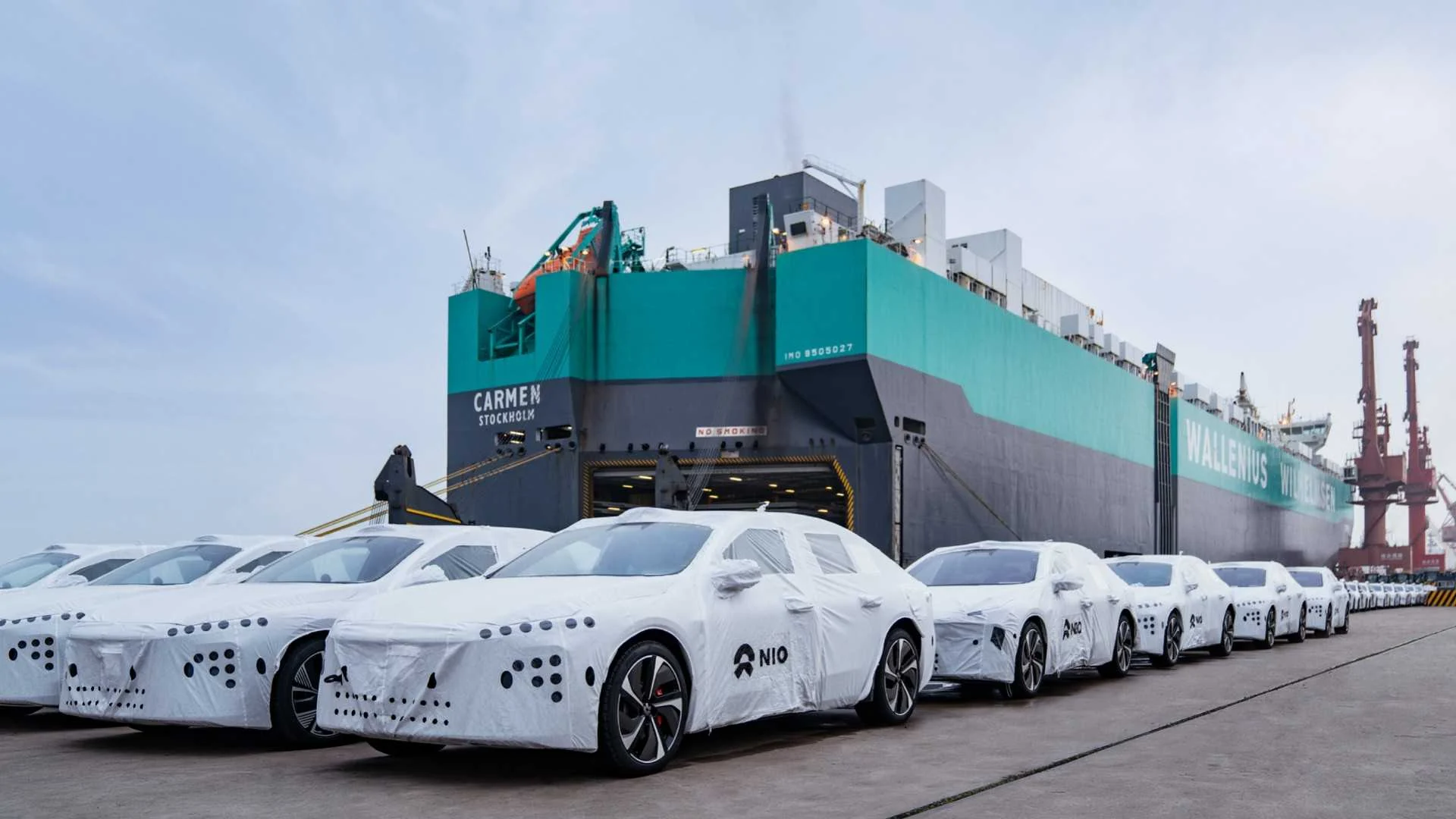 NIO-Fahrzeuge am Kai vor der Verschiffung nach Europa